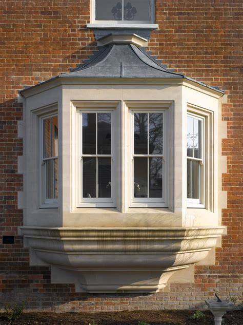 what is an oriel window